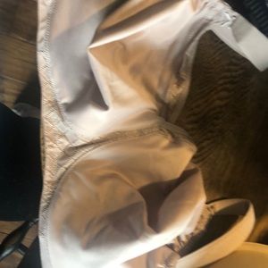 NEW WOMAN’S BRA 40H